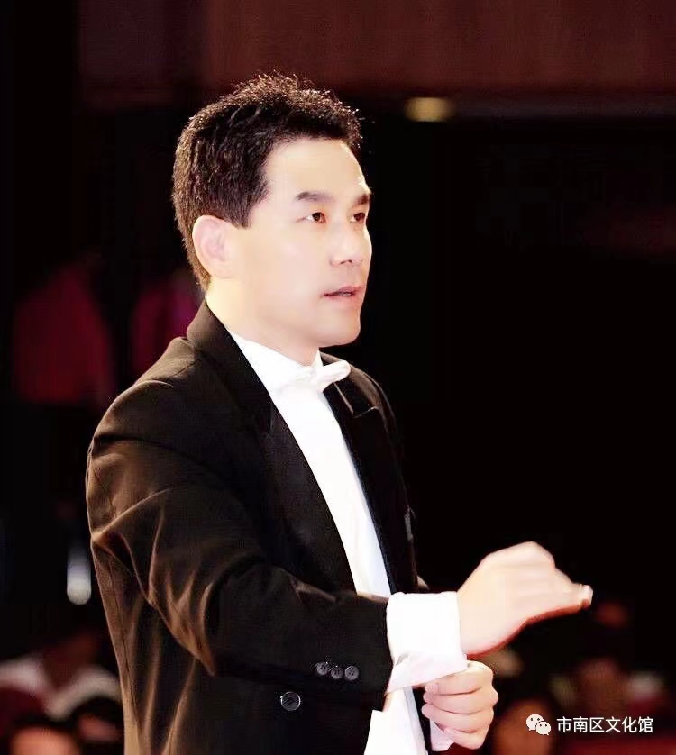 185435_453.jpg 合唱团艺术指导.jpg